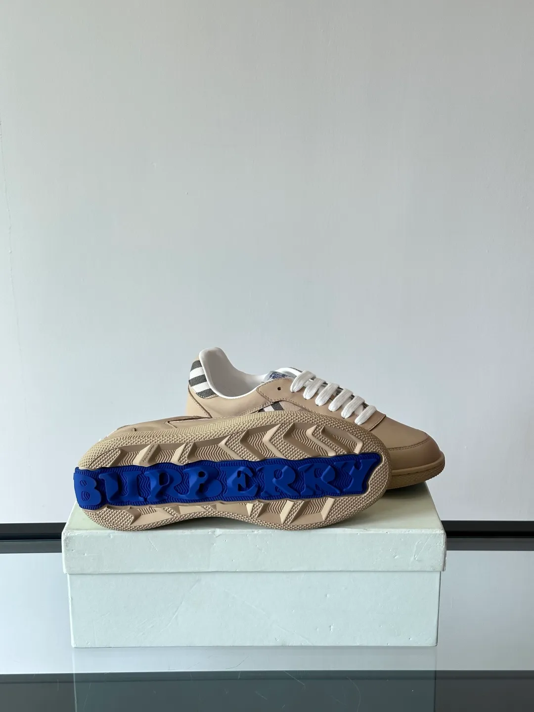 Men's shoes 💰p420 "Burberr＊" men's classic low-top sneakers, reinterpreted with Vintage retro plaid cotton and cowhide materials, decorated with a new brand logo. First-layer sheepskin lining, embossed Burberry lettering logo on the heel, T men's shoes 💰pU original outsole! Code number 38-44 (45 customized)